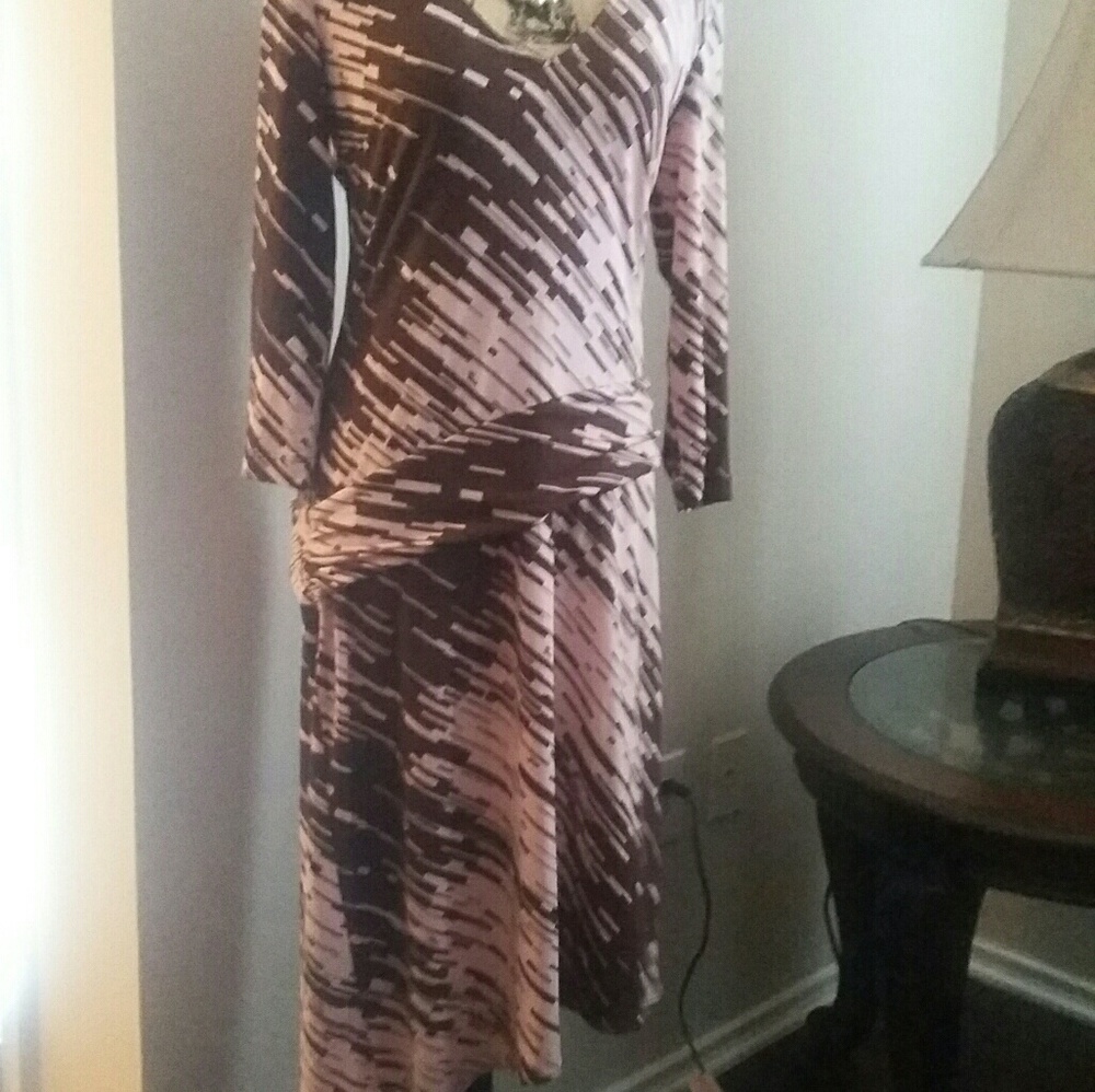 BCBG Maxazria Long Sleeve Bodycon Figure Flattering Midi Dress Size 12 w/Stretch